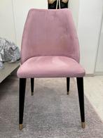 Roze luxe stoel met goud en knoop details, Huis en Inrichting, Stoelen, Overige materialen, Gebruikt, Velvet stoel, Eén
