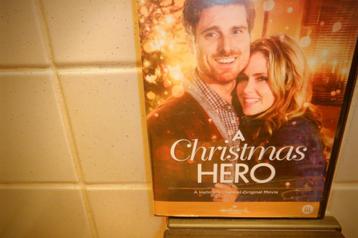 DVD A Christmas  Hero.