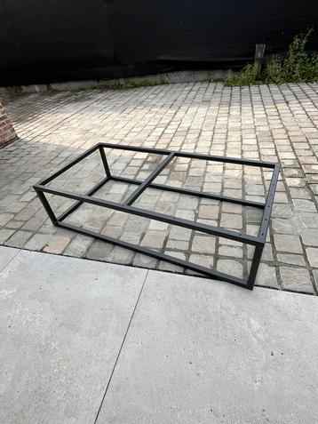 Salontafelframe beschikbaar voor biedingen