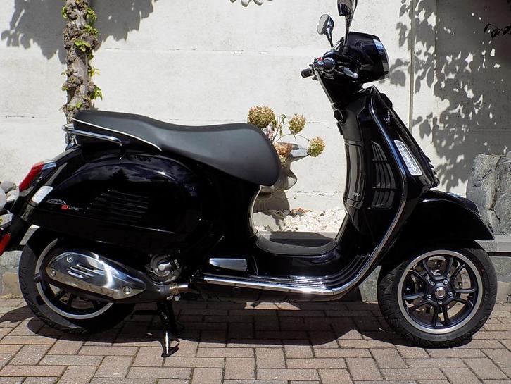 Vespa GTS 300 SUPER bj 2023 , Motoren, Motoren | Piaggio, Bedrijf, Scooter, 12 t/m 35 kW, 1 cilinder, Ophalen