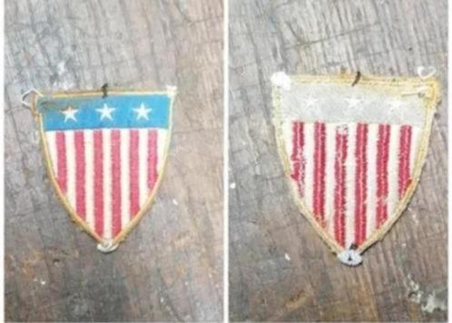 Militaire insigne van het Amerikaanse leger uit de Tweede We, Verzamelen, Militaria | Tweede Wereldoorlog, Verzenden