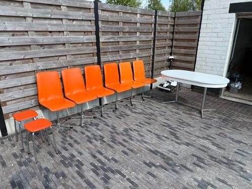 Vintage eetkamerset brabantia- oranje, Huis en Inrichting, Stoelen, Zo goed als nieuw, Twee, Ophalen