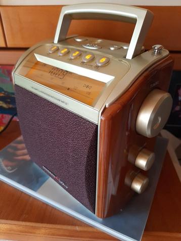 Superbe radio portable SANGEAN PR 2D L 