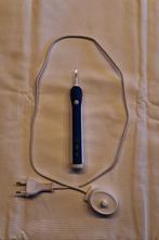 Oral-B Pro 4000 oplaadbare elektrische tandenborstel, Handtassen en Accessoires, Uiterlijk | Mondverzorging, Tandenborstel, Gebruikt