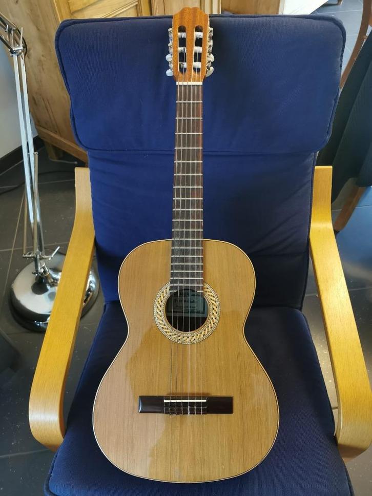 Juan Salvador Cadet Model klassieke gitaar (maat 3/4), Muziek en Instrumenten, Snaarinstrumenten | Gitaren | Akoestisch, Zo goed als nieuw