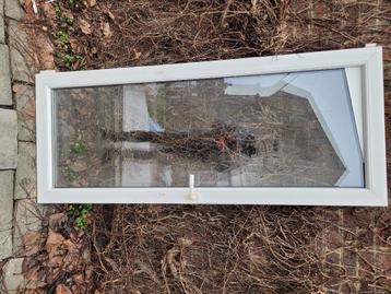 Wederverkoop van 2 frames met hun 4 ramen beschikbaar voor biedingen