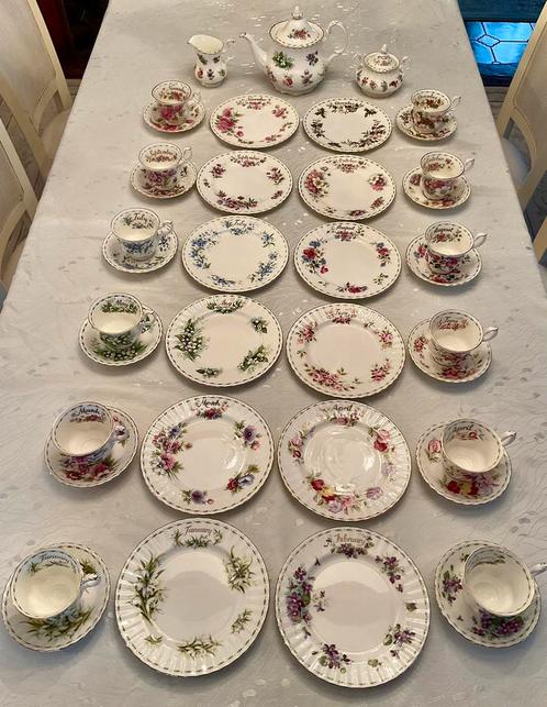 Royal Albert Flowers of the month 39 pièces, Antiek en Kunst, Antiek | Servies compleet, Ophalen