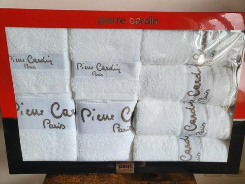 Pierre Cardin 8 handdoeken in doos *Nieuw*, Maison & Meubles, Salle de bain | Linge de bain & Accessoires, Neuf, Enlèvement ou Envoi