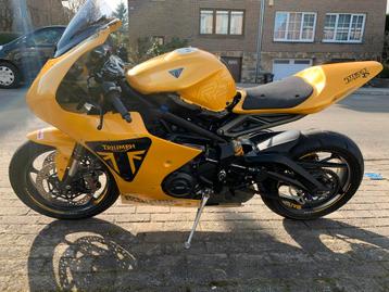 Superbe triumph street triple rs 2023 prete pour la piste beschikbaar voor biedingen