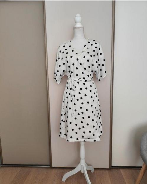 Robe sézane taille 36 blanc et noir, Kleding | Dames, Jurken, Zo goed als nieuw, Maat 36 (S), Wit, Knielengte, Ophalen of Verzenden