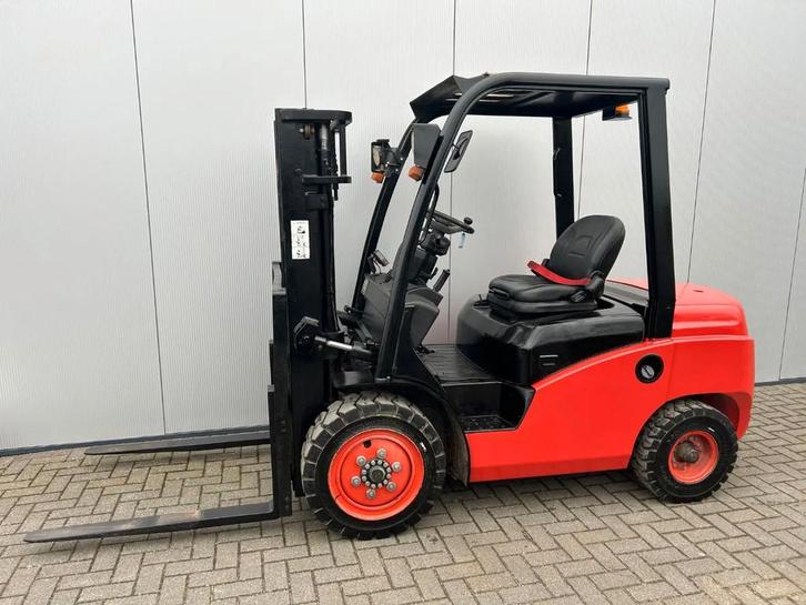 EP 30 Diesel Heftruck (année de construction 2015), Articles professionnels, Machines & Construction | Chariots élévateurs & Transport interne