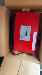 NIEUWE Sunny Boy-omvormer, Doe-het-zelf en Bouw, Zonnepanelen en Toebehoren, Ophalen, Zo goed als nieuw