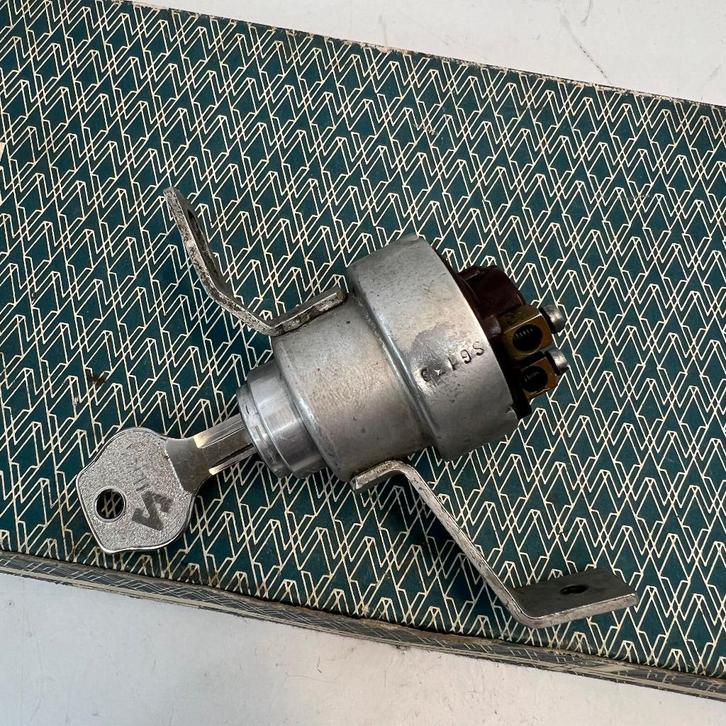 VW Karmann Ghia dimlicht contactslot schakelaar 1956 - 1959, Auto diversen, Auto-accessoires, Gebruikt, Ophalen of Verzenden