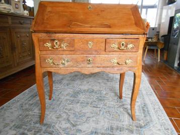 antieke secretaire  ( buro ) beschikbaar voor biedingen