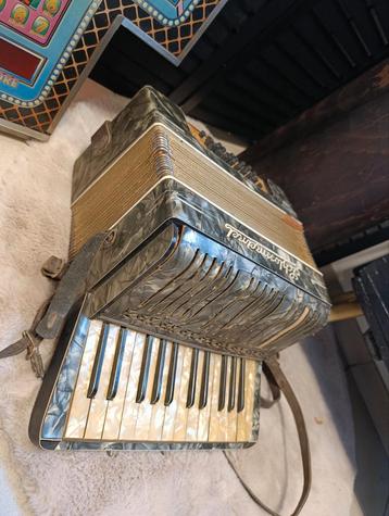 Charmant ancien accordéon vintage Schloss Meinel beschikbaar voor biedingen