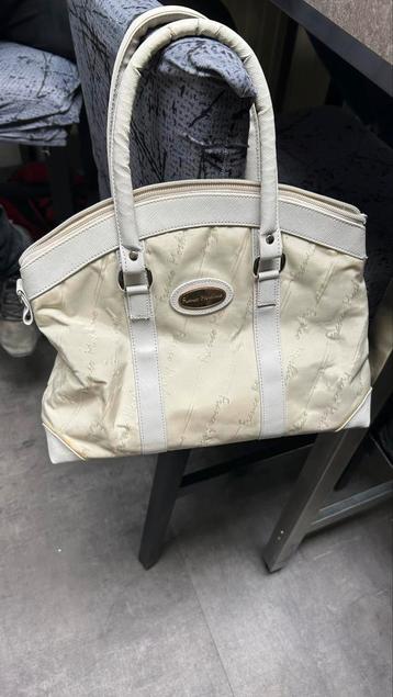 Handtassen te koop beschikbaar voor biedingen