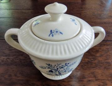 Oma's suikerpot met blauw bloemmotief beschikbaar voor biedingen
