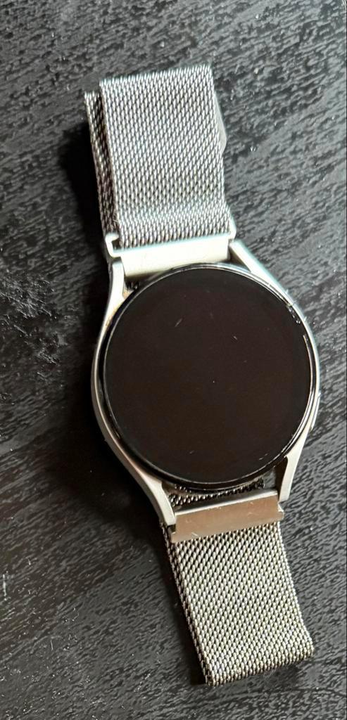 Samsung Galaxy Watch 5 40mm + 7 bandjes, Handtassen en Accessoires, Smartwatches, Zo goed als nieuw, Paars, Ophalen of Verzenden