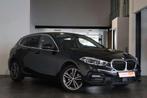BMW 1 Serie 118 118i Sport Line SfeerV CruiseC LijnA Garanti, Auto's, BMW, 1 Reeks, Gebruikt, Zwart, 1365 kg