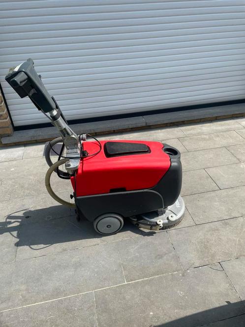 Schrobmachine karcher gibli, Doe-het-zelf en Bouw, Reinigingsmachines, Zo goed als nieuw, Schrobmachine, Ophalen