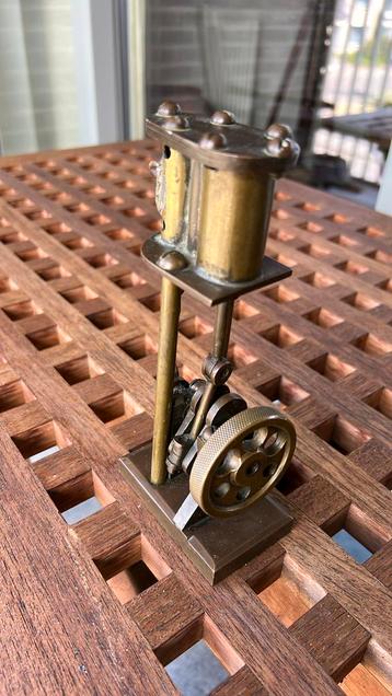 Mooi deel van Stoommachine  beschikbaar voor biedingen