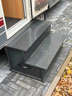 Caravan trapje met veel bergruimte, Ophalen, Zo goed als nieuw