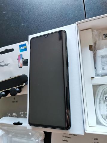 Huawei P30 Pro 128 GB + FACTUUR, oplader, handsfreekit

EEN beschikbaar voor biedingen