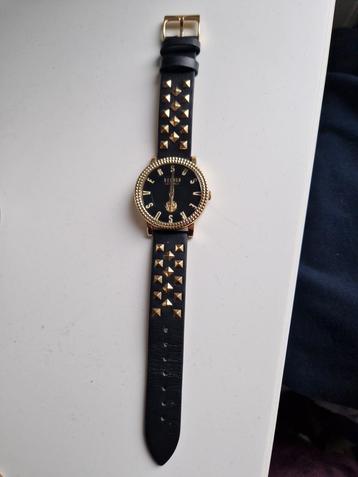 Dames horloge , versus versace , leder en studs , nieuw beschikbaar voor biedingen