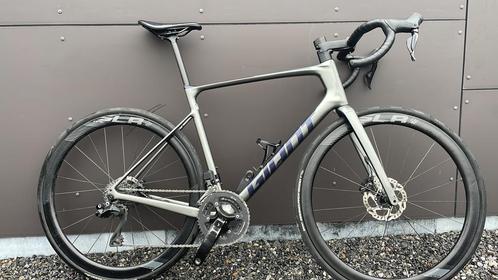 GIANT DEFY ADVANCED 2024 Taille M/L Shimano 105 DI2, Vélos & Vélomoteurs, Vélos | Vélos de course, Comme neuf, Hommes, Giant, 10 à 15 vitesses