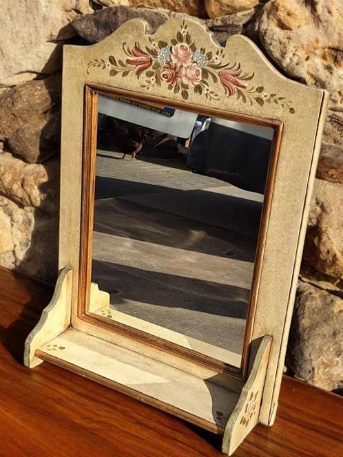 Mooie grote spiegel in een toffe brocante look😍, Maison & Meubles, Accessoires pour la Maison | Miroirs, Utilisé, 50 à 75 cm