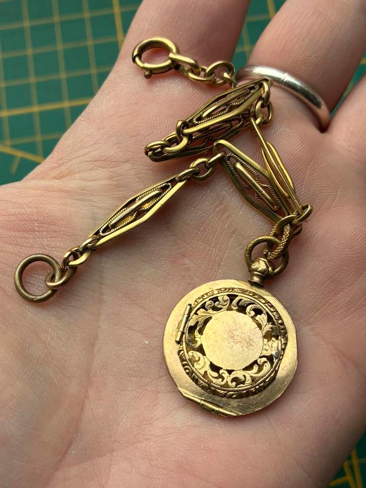 Bracelet victorien avec pendentif en forme de vinaigrette, Bijoux, Sacs & Beauté, Bijoux anciens, Bracelet, Autres matériaux, Enlèvement ou Envoi