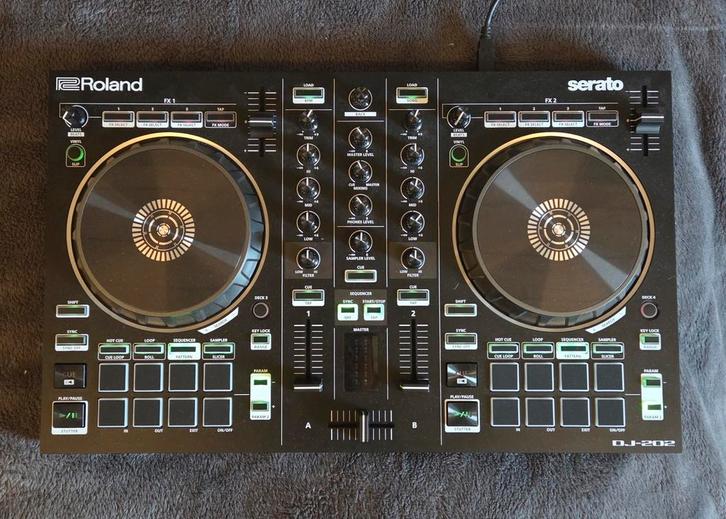 Roland Serato DJ-202, Muziek en Instrumenten, Dj-sets en Draaitafels, Zo goed als nieuw, Ophalen