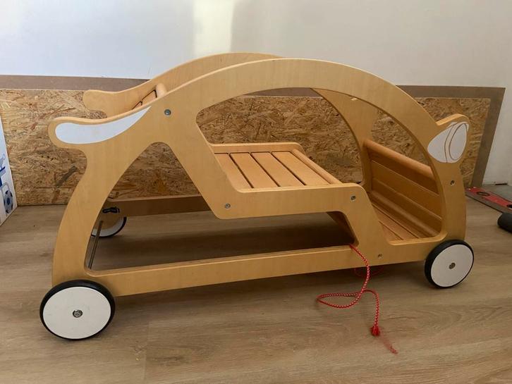 Coole houten trekwagen - schommelauto, Kinderen en Baby's, Speelgoed | Hobbelfiguren, Zo goed als nieuw, Ophalen