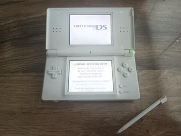Nintendo DS Lite console inc. oplaadkabel en touchpen beschikbaar voor biedingen
