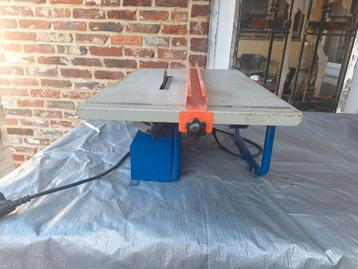 Kleine tafelzaag agojama  beschikbaar voor biedingen
