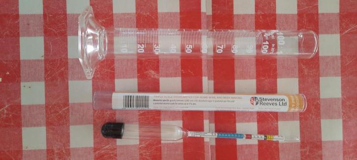 hydrometer + 100 ml tube, bepaling suiker in wijn-en biersap, Verzamelen, Wijnen, Nieuw, Ophalen of Verzenden