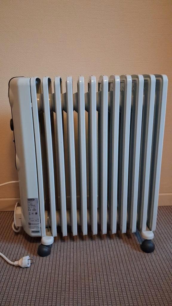 Radiateur bain d'huile Delonghi TRRS1225 2500 W pièce =>75m3, Doe-het-zelf en Bouw, Verwarming en Radiatoren, Gebruikt, Radiator