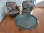 set 2 rotan zetels + bijhorende tafel, Ophalen, Zo goed als nieuw, Overige materialen