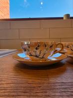 Antieke koffietasjes met onderbord, Ophalen