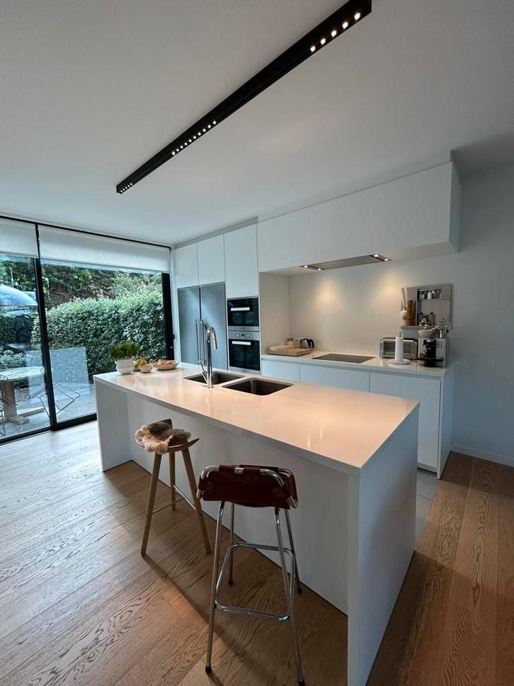 Volledige keuken over te nemen, Huis en Inrichting, Keuken | Complete keukens, Zo goed als nieuw, Dubbelwandige keuken, Wit, Graniet of Steen