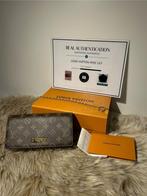 Louis Vuitton “wallet on chain” Lily, Handtassen en Accessoires, Tassen | Damestassen, Ophalen of Verzenden, Zo goed als nieuw