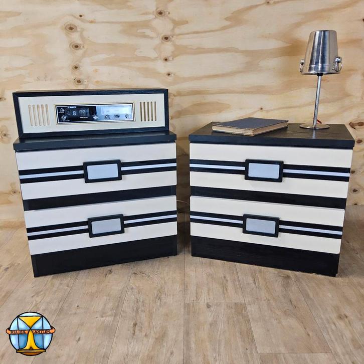 Ensemble vintage (années 80) Tables de chevet rétro noir/bla, Maison & Meubles, Chambre à coucher | Tables de chevet, Utilisé