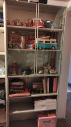 Grijze vitrine kast, Huis en Inrichting, Kasten | Boekenkasten, Ophalen, 50 tot 100 cm, 25 tot 50 cm, Gebruikt