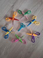 Set van 7 gekartelde kinderscharen, Zo goed als nieuw