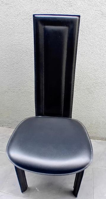 6 chaises en cuir noir  beschikbaar voor biedingen