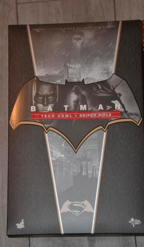 Batman v Superman mms342 Hot Toys Sniper rifle tech cowl DC, Verzamelen, Film en Tv, Nieuw, Film, Actiefiguur of Pop, Ophalen of Verzenden
