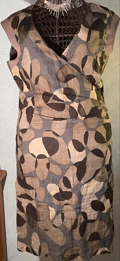 Caroline Biss 38 mooie aansluitende jurk Nieuwstaat, Kleding | Dames, Jurken, Maat 38/40 (M), Overige kleuren, Ophalen of Verzenden