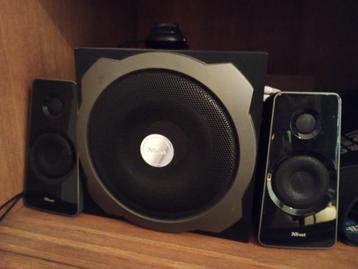 boxen met subwoofer (60W RMS & 120W piekvermogen) beschikbaar voor biedingen