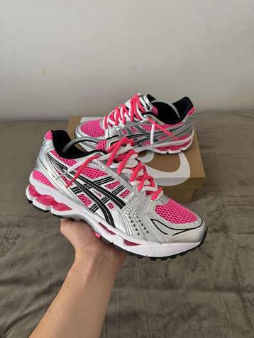Asics Gel Kayano 14 beschikbaar voor biedingen