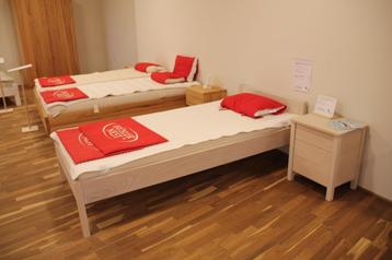 Eénpersoonsbed met nachttafel in massieve es, Neuf, 90 cm, Une personne, Enlèvement